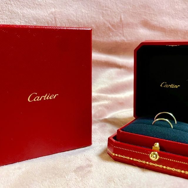 【カルティエ(Cartier)の口コミ】 シンプルで白く輝くプラチナが魅力的に感じました。
幅2.5㎜は男女ともに…