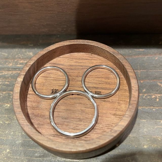 【鎌倉彫金工房の口コミ】 互いに仕事中にもつけていたりできる様なもので、シンプルなデザインがい…