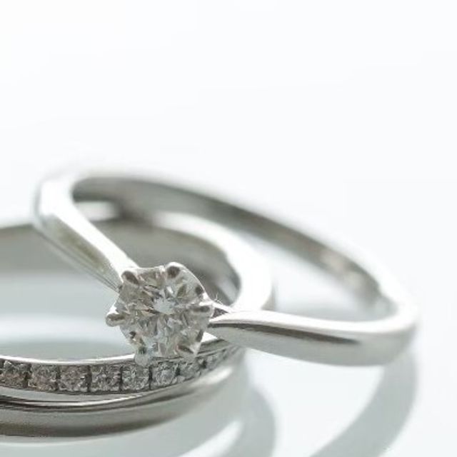 【銀座ダイヤモンドシライシの口コミ】 指輪を彼に頂く際に一緒に購入しに行きましたがとても悩みました。どのシ…