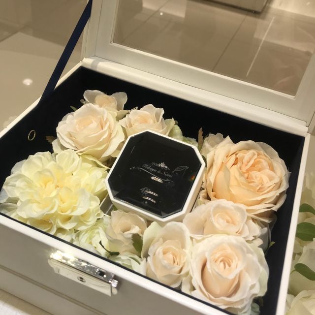 【4℃ BRIDAL(ヨンドシーブライダル)の口コミ】 結婚指輪はシンプルな見た目が凄い綺麗で、お気に入りの指輪です。着け心…