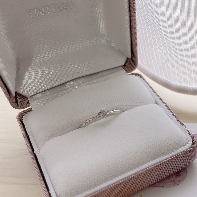 【ジュエリーツツミ(JEWELRY TSUTSUMI)の口コミ】 夫が選んでくれましたが、デザインがストレートでどんなタイプの結婚指輪…