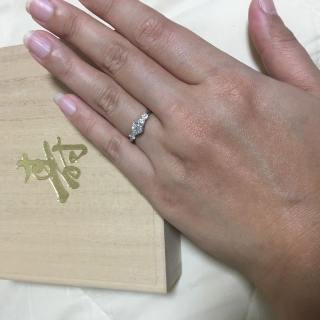 【WATANABE / 卸商社直営　渡辺の口コミ】 価格と質で選びました。ダイヤモンドの大きさを重視していたので、予定よ…