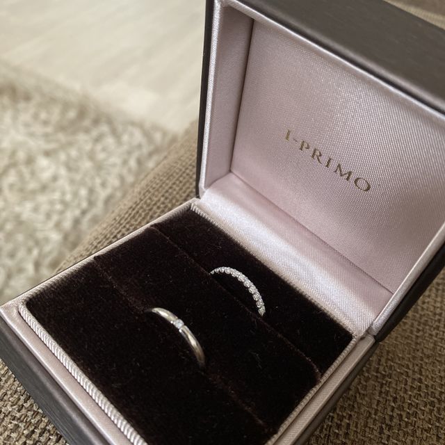 【アイプリモ(I-PRIMO)の口コミ】 ◾️デザイン:ハーフエタニティ
キラキラさがとても綺麗で、リングの太さも…
