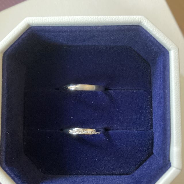 【4℃ BRIDAL(ヨンドシーブライダル)の口コミ】 指輪のデザインはシンプルなものが良かった。着け心地も良く、指の違和感…