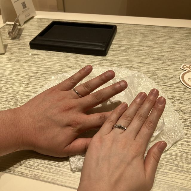 【TRECENTI(トレセンテ)の口コミ】 結婚指輪と婚約指輪の試着をしましたが、どちらも着け心地とシンプルなダ…
