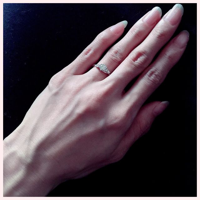 【宝寿堂(ほうじゅどう)の口コミ】 指が細くあまり大きなダイヤは似合わないと思っており当初は0.2〜0.3カラ…