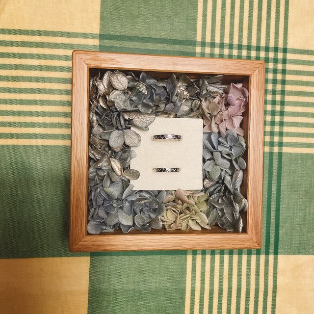 【HATAE(ハタエ)の口コミ】 月桂樹デザイン自身のものは月桂樹模様をスタンダードな一方向にした。奥…