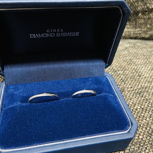 【銀座ダイヤモンドシライシの口コミ】 ごちゃごちゃしすぎないシンプルなデザインかつ、地味すぎもしないギリギ…