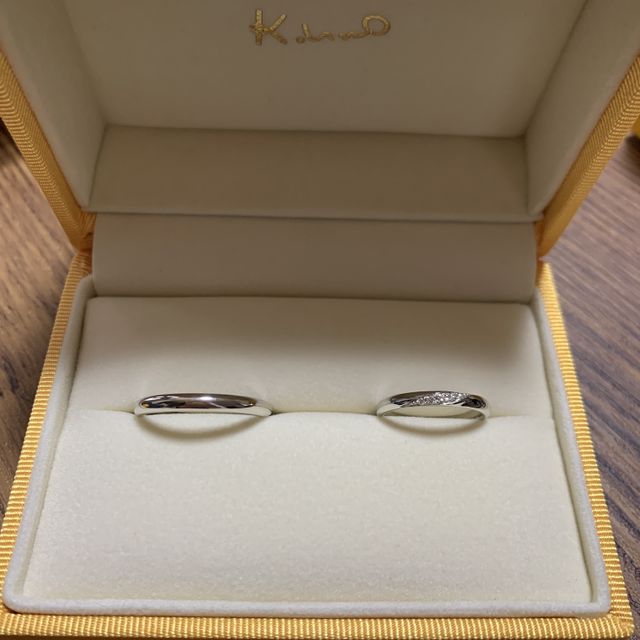 【ケイウノ ブライダル(K.UNO BRIDAL)の口コミ】 シンプルで長く飽きのこないデザインで探していました。サンプルは3個のダ…