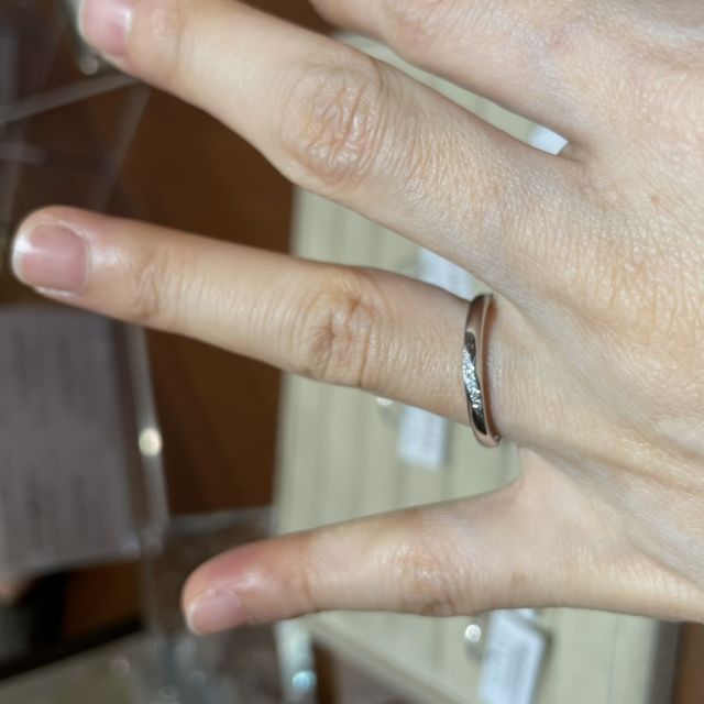 【TRECENTI(トレセンテ)の口コミ】 リングだけを見るときらきらしすぎかなと思っていましたが、実際につけて…