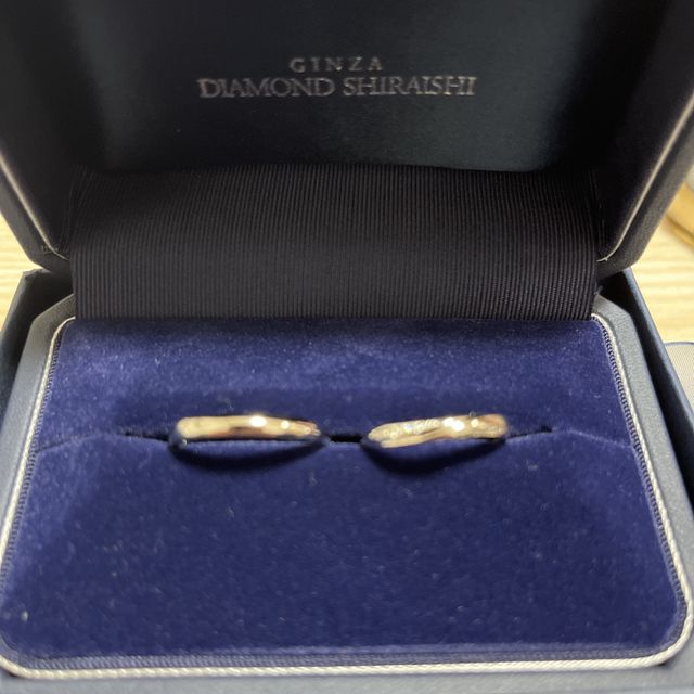 【銀座ダイヤモンドシライシの口コミ】 自分は指輪に関しては全く無知でしたが、色々な種類を見させていただき、…