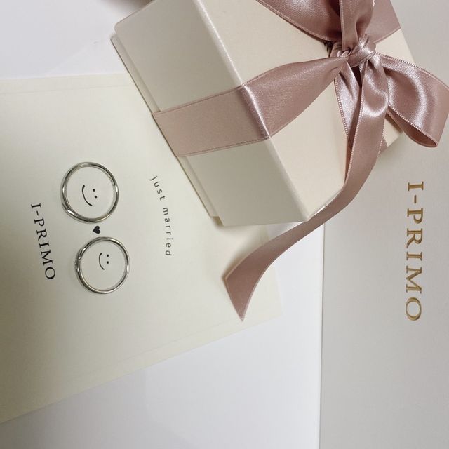 【アイプリモ(I-PRIMO)の口コミ】 【指輪のデザインについて】
　プロポーズ時に渡した婚約指輪がストレート…