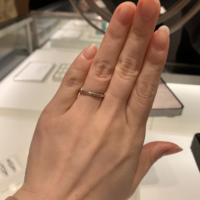 【ティファニー(Tiffany & Co.)の口コミ】 細身のデザインで、指が細めであったり、短めであったり、色白な人にとく…