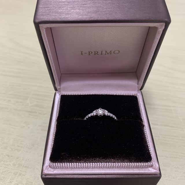 【アイプリモ(I-PRIMO)の口コミ】 指輪の決め手は、全体的にキラキラ輝いていて手が綺麗に見えるデザインだ…