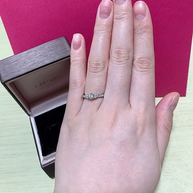 【アイプリモ(I-PRIMO)の口コミ】 指輪の決め手は、全体的にキラキラ輝いていて手が綺麗に見えるデザインだ…