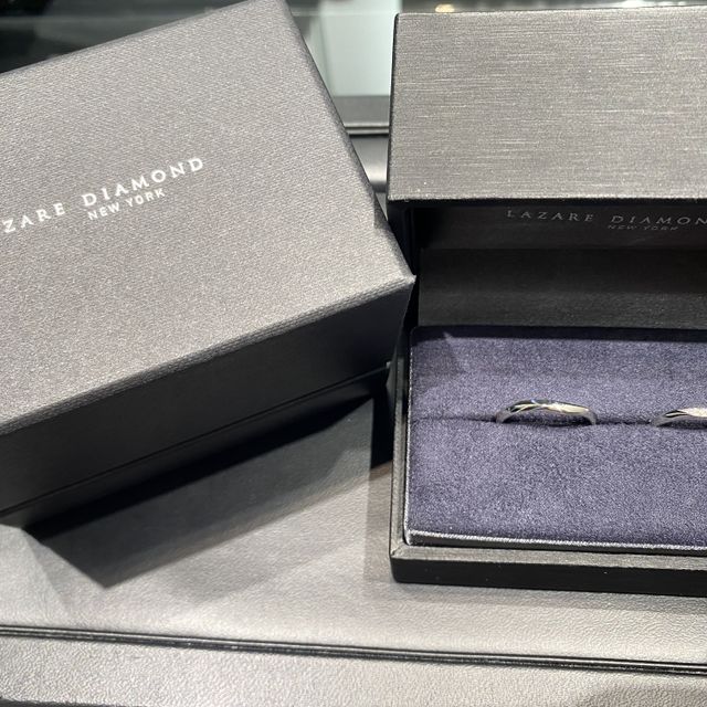 【ラザール ダイヤモンド(LAZARE DIAMOND)の口コミ】 形やダイヤの輝きが第一印象で気に入りました。また、試着した際に着け心…