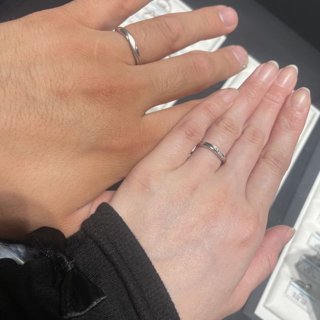 【銀座ダイヤモンドシライシの口コミ】 初めて来店した際に色々な形の指輪を出して頂いて今回の指輪を見つけまし…