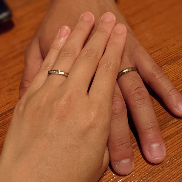 【PILOT BRIDAL(パイロットブライダル)の口コミ】 見た目がマットな質感で、一般的な結婚指輪では見かけないデザインが気に…