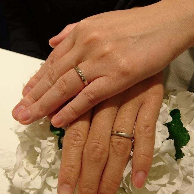 【4℃ BRIDAL(ヨンドシーブライダル)の口コミ】 プラチナの結婚指輪を探してこちらの店舗に伺いました。いろいろと試着し…