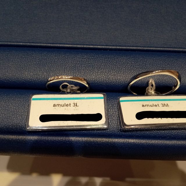 【銀座ダイヤモンドシライシの口コミ】 夫の指輪は、指につけたときに細く少しウェーブしたデザインが好みでした…