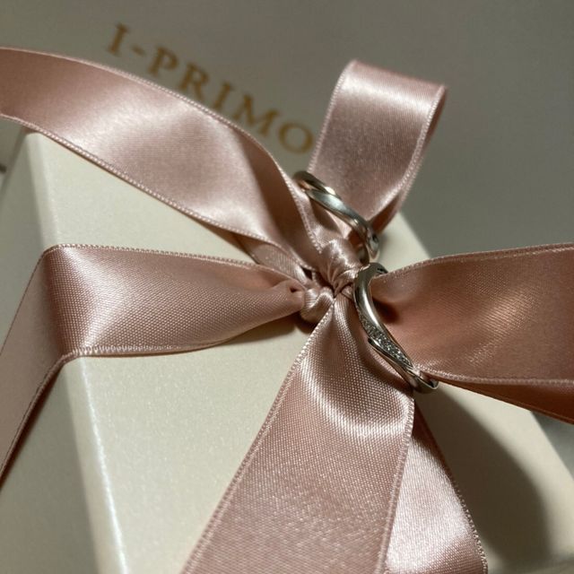 【アイプリモ(I-PRIMO)の口コミ】 デザインに一目惚れでした。2種類の色使いで境目にダイヤやマットになって…