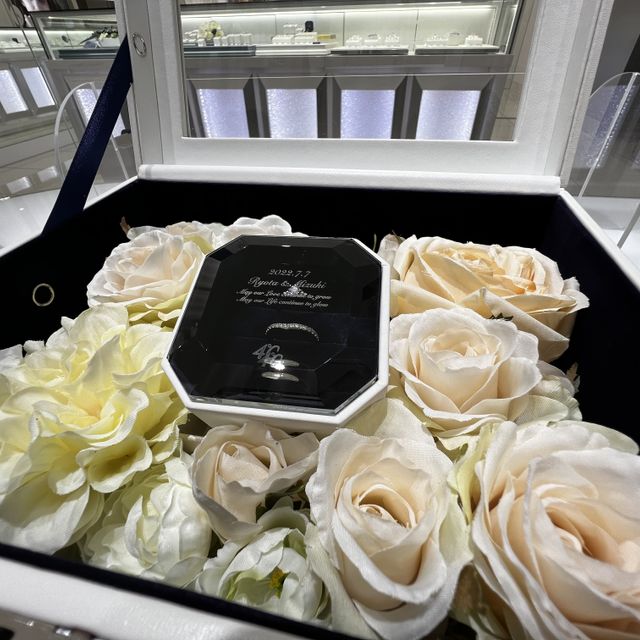 【4℃ BRIDAL(ヨンドシーブライダル)の口コミ】 ずっと保証がついているところと、価格が高すぎないところです。とても親…