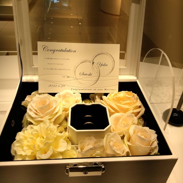 【4℃ BRIDAL(ヨンドシーブライダル)の口コミ】 デザイン性とデザインの由来、線があるのがまっすぐな人生を歩むというと…