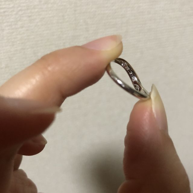 【ケイウノ ブライダル(K.UNO BRIDAL)の口コミ】 綺麗に長く指が見えるように、軽やかなVラインで作ってもらい、ピンクゴー…