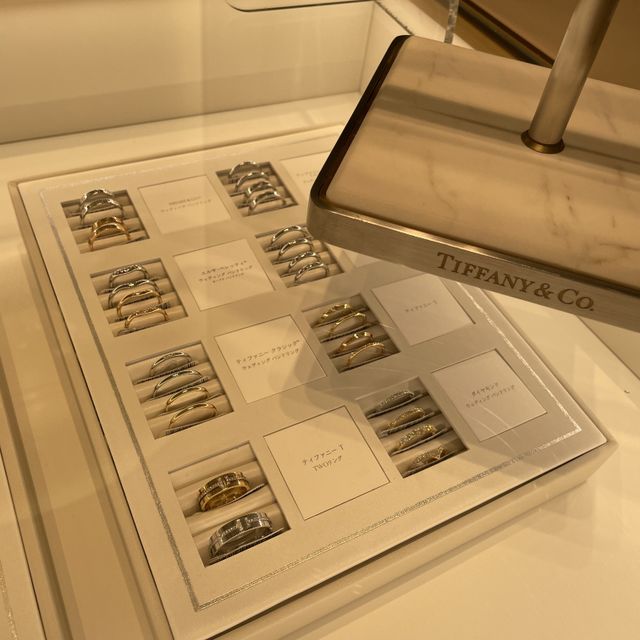 【ティファニー(Tiffany & Co.)の口コミ】 素材はプラチナで、シンプルなデザインがいいという意見が夫と合致してお…