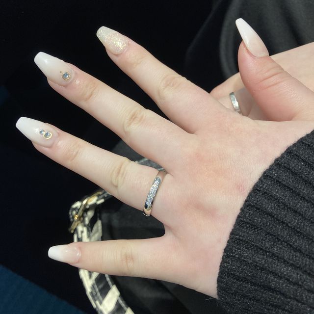 【銀座ダイヤモンドシライシの口コミ】 どの指輪を買うか迷ってたんですが、店員さんが親切で色々な指輪を真摯に…