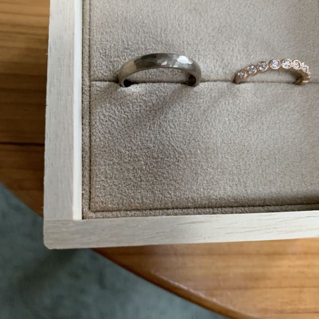 【YUKA HOJO(ユカホウジョウ)の口コミ】 お花の蕾のようなダイヤが並んだデザインがとってもステキで、
一目惚れで…