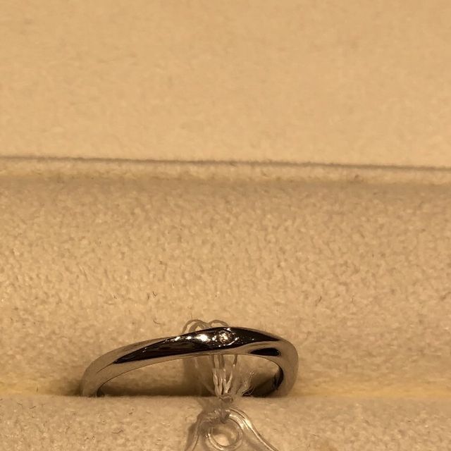 【festaria bijou SOPHIA(フェスタリア ビジュソフィア)の口コミ】 細身のストレートフォルムに加えて、右斜めに弧形のカーブがあり、真ん中…