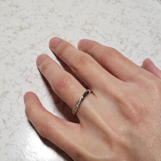 【銀座ダイヤモンドシライシの口コミ】 指輪のデザインはダイヤのついている面、いない面をTPOに合わせて使い分け…