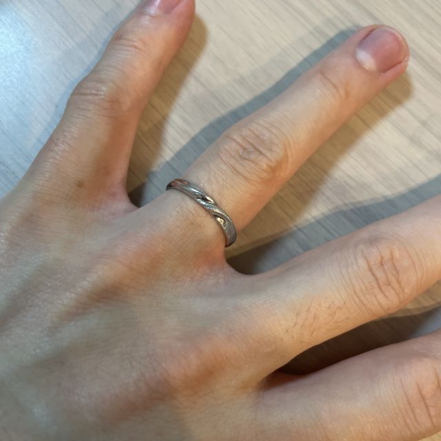 【エクセルコダイヤモンド(EXELCO DIAMOND)の口コミ】 デザインです。シンプルだけど個性のある指輪を2人で探していました。男性…