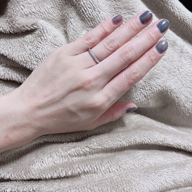 【銀座ダイヤモンドシライシの口コミ】 自分の指に似合う指輪を選べたので大満足です。
上半分ダイヤがついている…