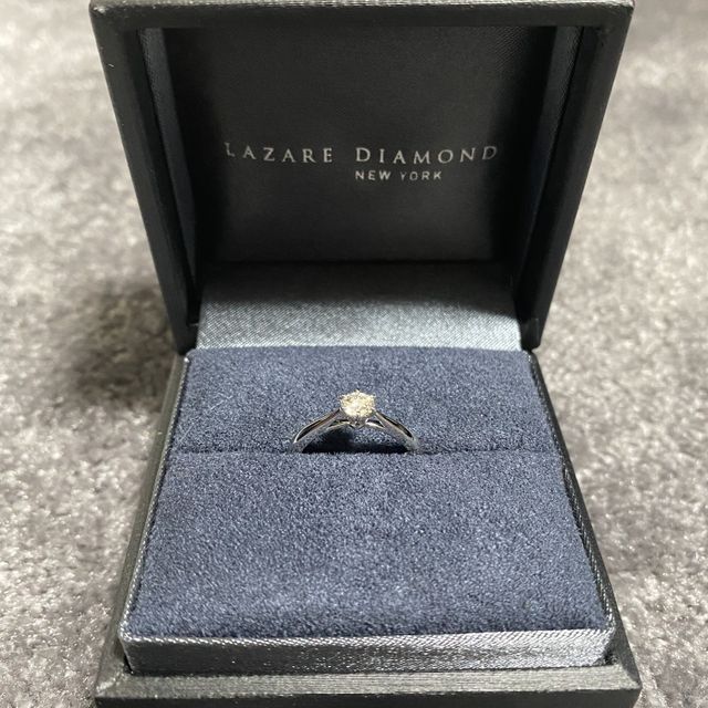 【ラザール ダイヤモンド(LAZARE DIAMOND)の口コミ】 いくつか有名ブランドを回りましたが、ダイヤの輝きが他とは違い、凄く輝…