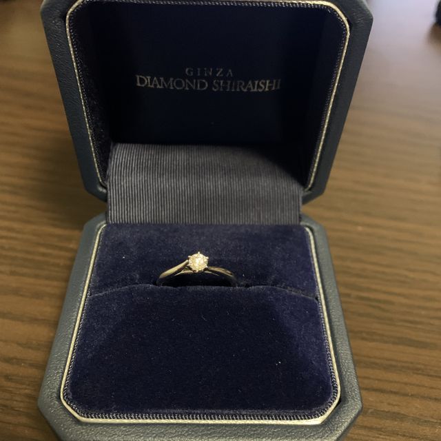 【銀座ダイヤモンドシライシの口コミ】 他の店舗も見たが、他店舗と比べて指輪の質感が高級な感じがした。
また、…