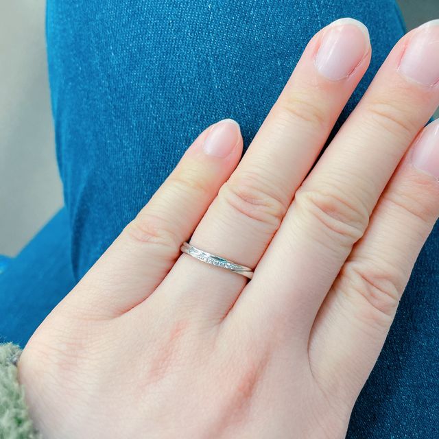 【銀座ダイヤモンドシライシの口コミ】 指が太いのがコンプレックスで、できるだけ細くみえるデザインをスタッフ…