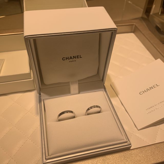 【シャネル(CHANEL)の口コミ】 あまり周りと被らないブランドで探していました。
最初はカメリアで考えて…