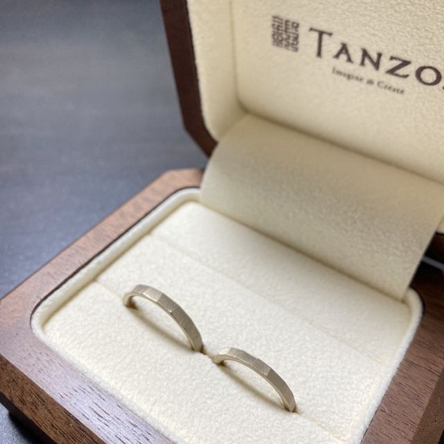 【TANZO.(鍛造指輪)の口コミ】 落ち着いた色味にしたかったので、アンティーク調を基盤として相談しなが…
