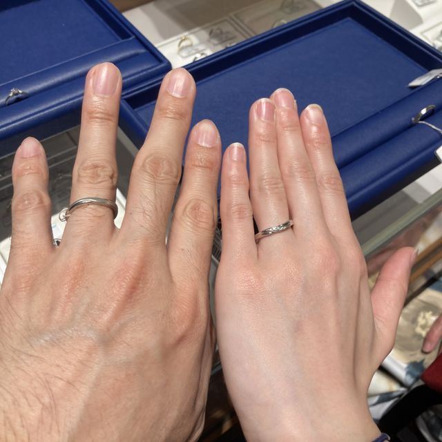 【銀座ダイヤモンドシライシの口コミ】 いろいろなデザインを試しで付けてみて、一番しっくりきたのがこちらのシ…