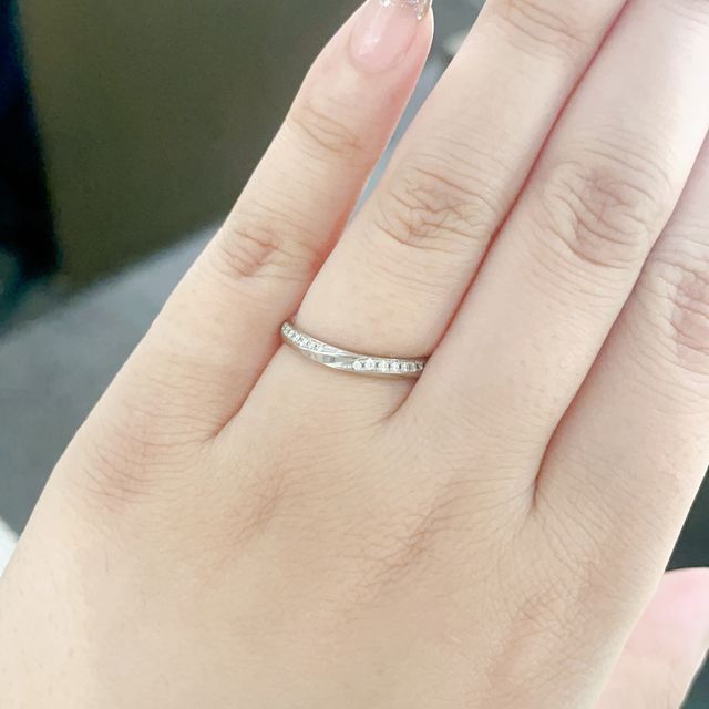 【アイプリモ(I-PRIMO)の口コミ】 華やかなのに上品であるところが素敵だと思います。またダイヤも肌触り良…