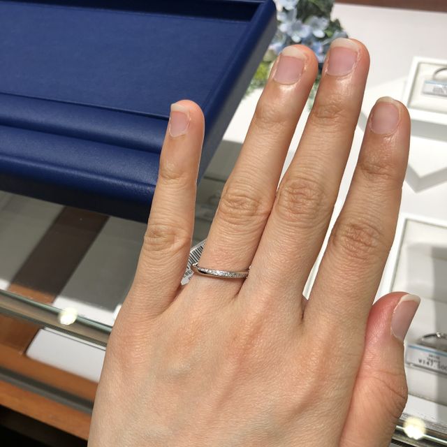 【銀座ダイヤモンドシライシの口コミ】 さりげないけれどどこからみてもキラキラしているデザインに一目惚れしま…