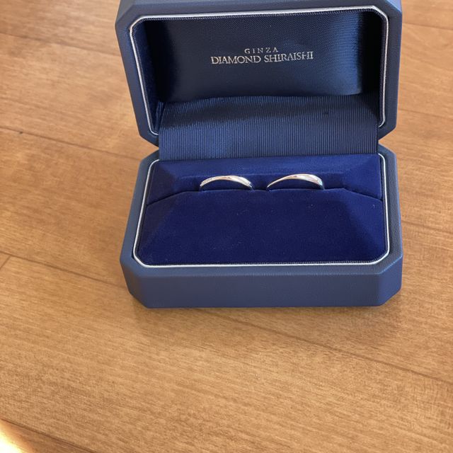 【銀座ダイヤモンドシライシの口コミ】 中心部分がねじれているものが良かったため。
シンプルで着け心地の良い指…