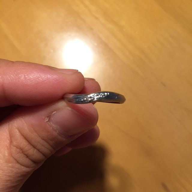 【ラザール ダイヤモンド(LAZARE DIAMOND)の口コミ】 私の指は太くて短く、指輪が似合わない指だと思います。そんな中で、この…