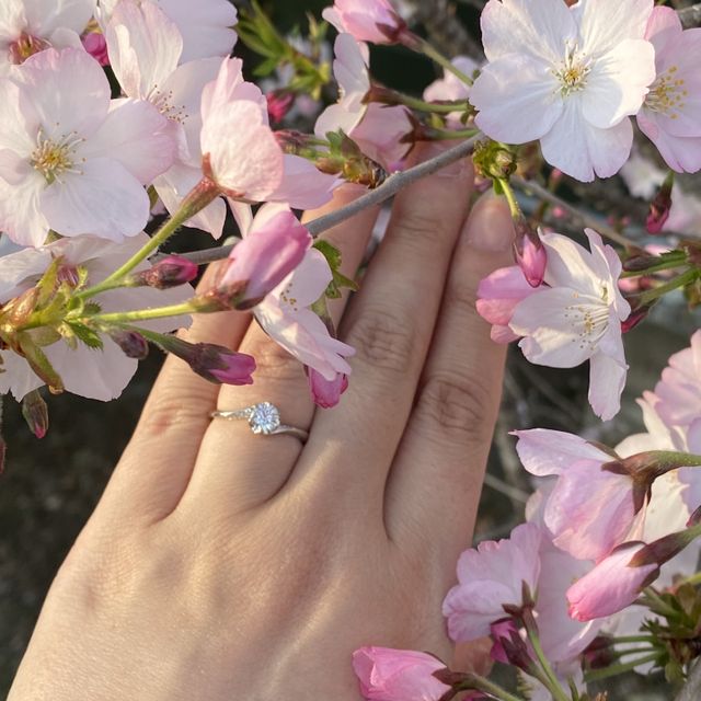 【ENUOVE(イノーヴェ)の口コミ】 たくさん試着させていただきましたがV字のデザインがはっきりした太めのも…