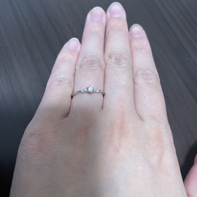 【ROYAL ASSCHER(ロイヤル・アッシャー)の口コミ】 老舗ブランドで、ブランド独自でダイヤをカットできるため、74面カットが…