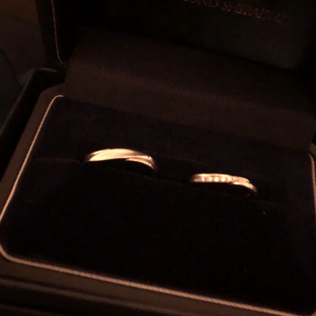 【銀座ダイヤモンドシライシの口コミ】 光沢なデザインと付けやすさで選びました。付けやすさはむくんでいても取…