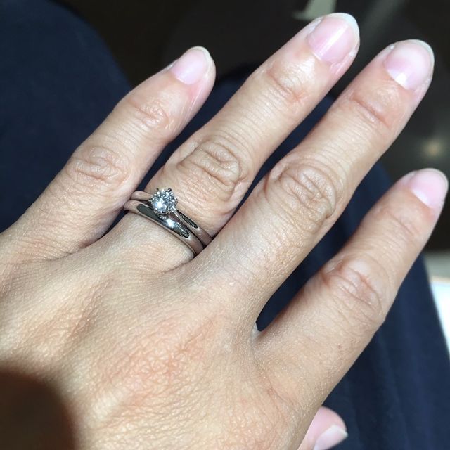 【銀座ダイヤモンドシライシの口コミ】 指輪の石選びからカットの仕方を丁寧に教えていただきました。値段を伝え…