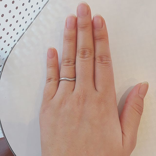 【ティファニー(Tiffany & Co.)の口コミ】 こちらの指輪は、丸っこいデザインで、しっくりと手に馴染みます。
また、…